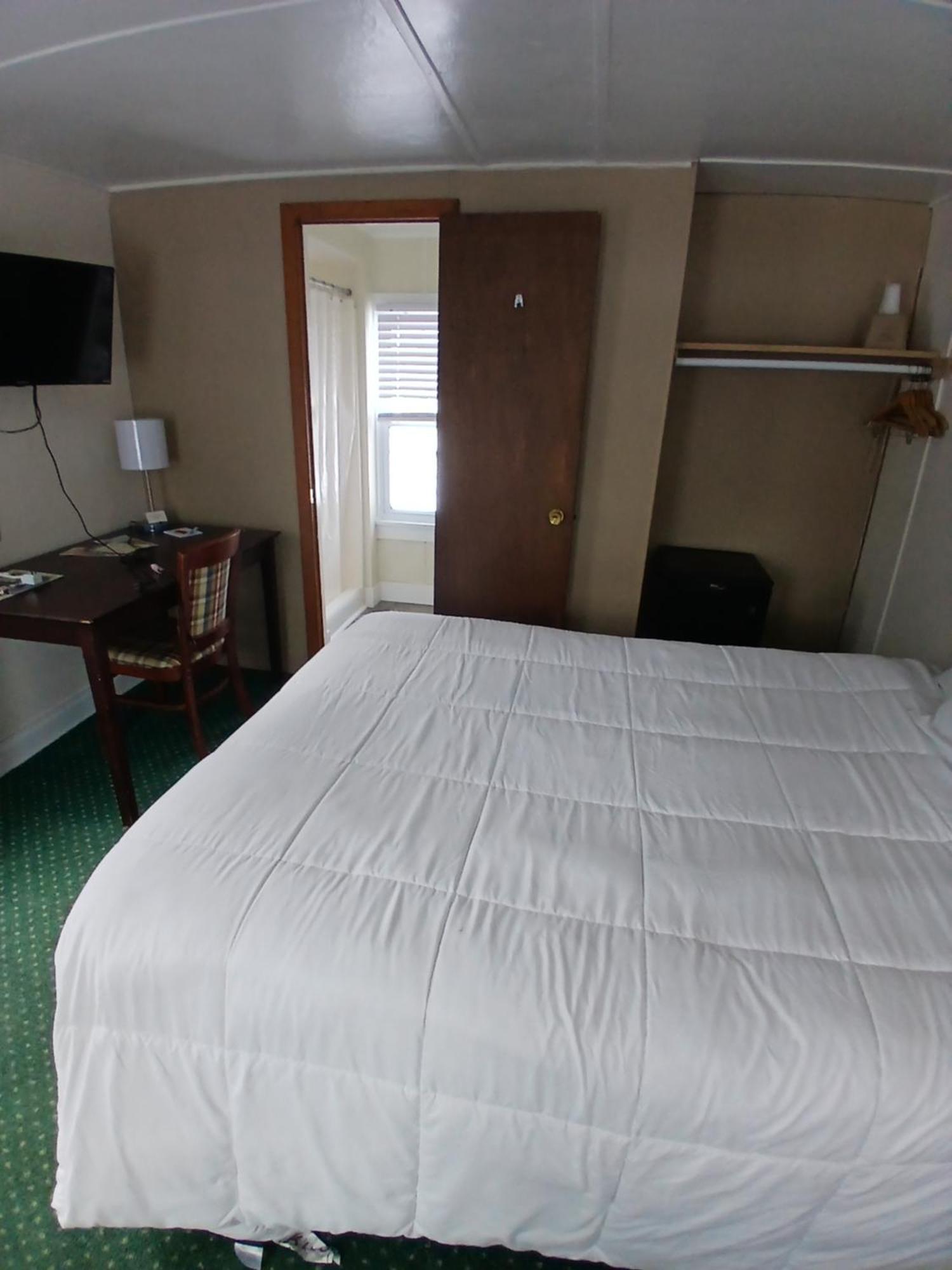 Plantation Motel Хюрон Екстериор снимка